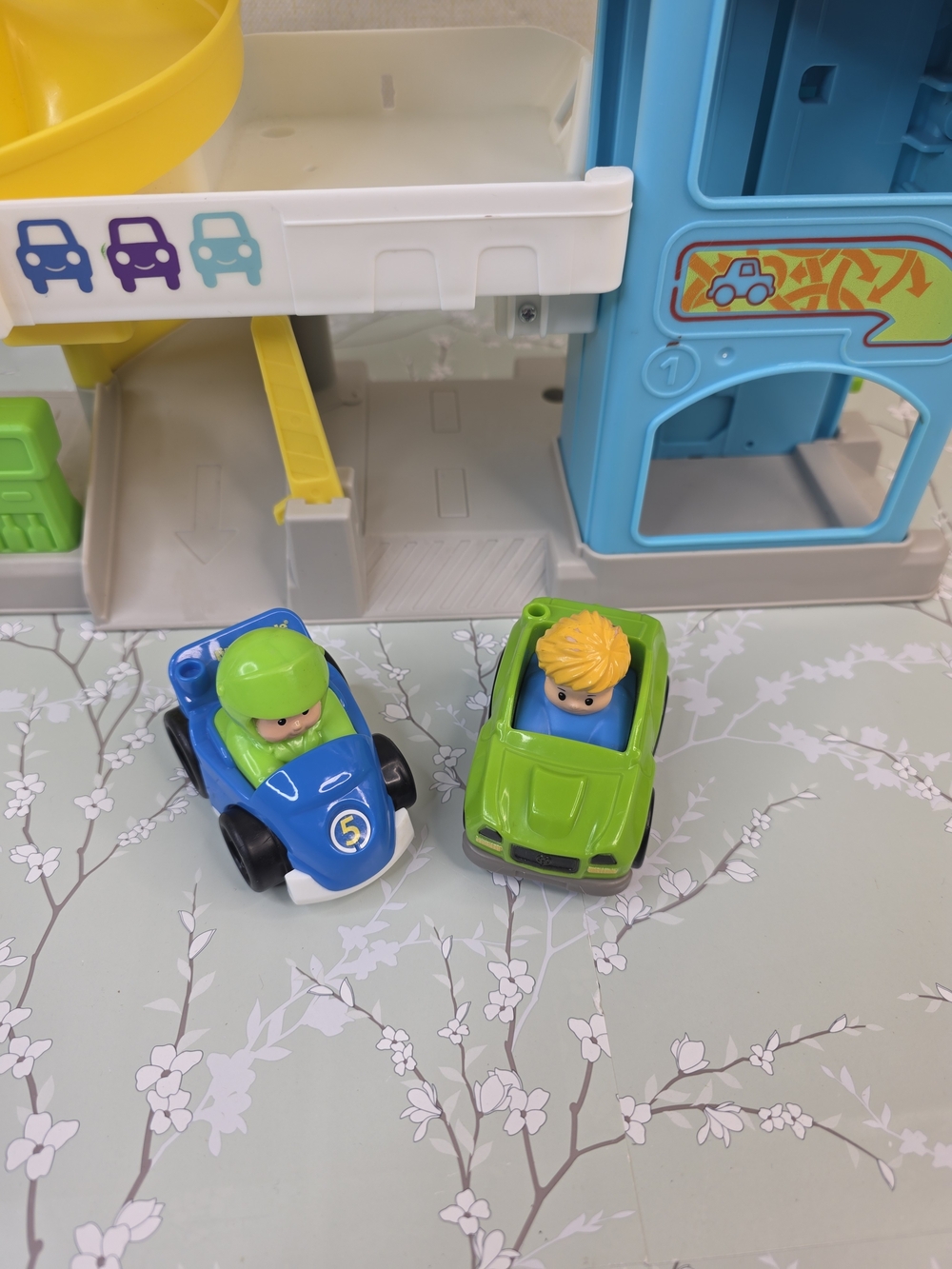 Fisher-Price Little Wheelies Multi-Level Parking Playset - Picture 2 of 2